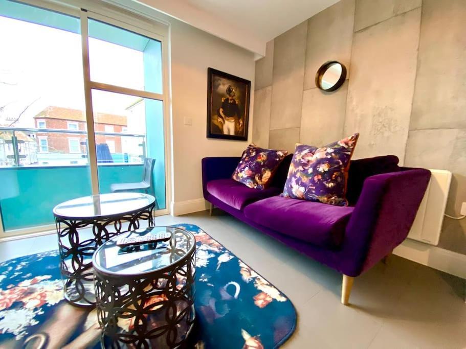 Stunning Apartment - 1 Minute Walk To Poole Quay - Great Location - Free Parking - Fast Wifi - Smart Tv - Newly Decorated - Sleeps Up To 2! Close To Poole & Bournemouth & Sandbanks 외부 사진